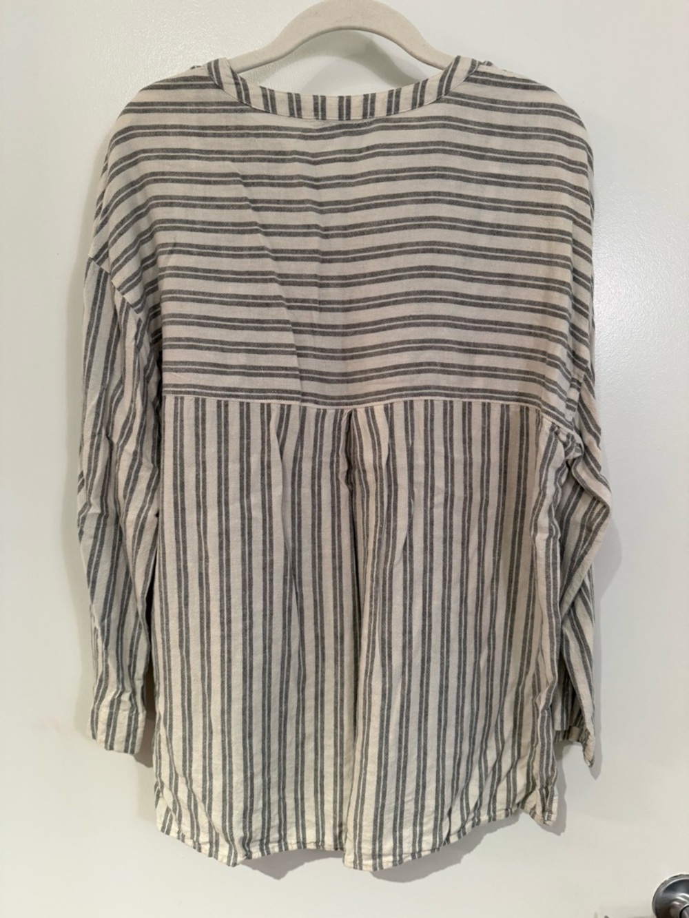 Madewell Cream and Gray Striped V-Neck Blouse - Picture 4 of 7